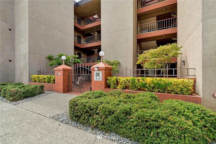 Welcome to the gated Sound View Condominium building.
