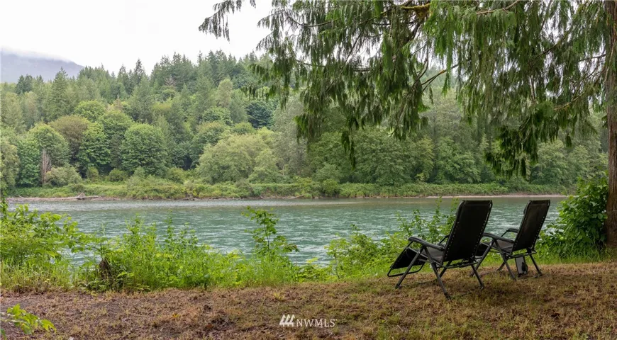 Relax in peace and quite along the Skagit River.