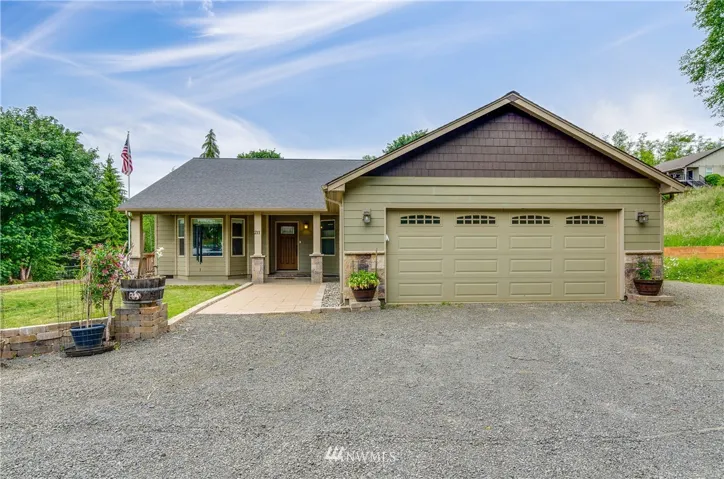 One level home located in West Longview.