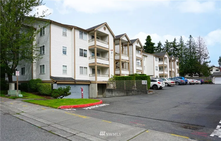 Welcome to your new home. Your unit is the very last upper unit at the back of the drive. Talk about privacy.