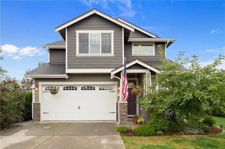 Beautiful home w/ shy 1900 sq ft, 3+ Bedrooms & 2.25 baths