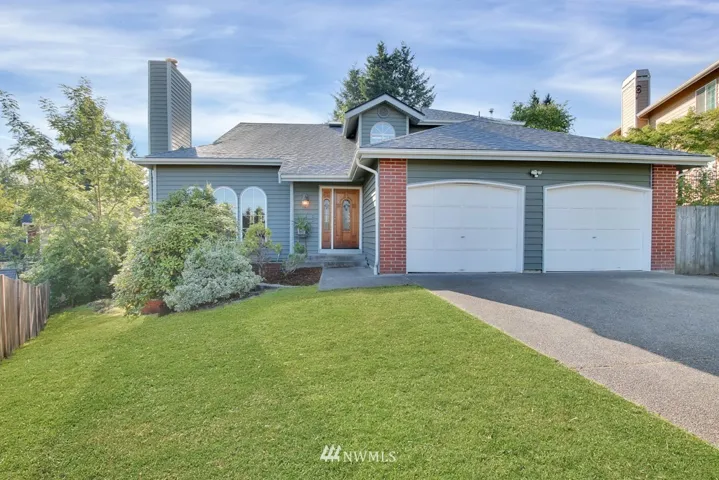 This Darling Downtown Puyallup 3-Story Home is Nestled in a Private and Secluded Cul-De-Sac. New Siding 2017, New Roof & Gutters 2019.