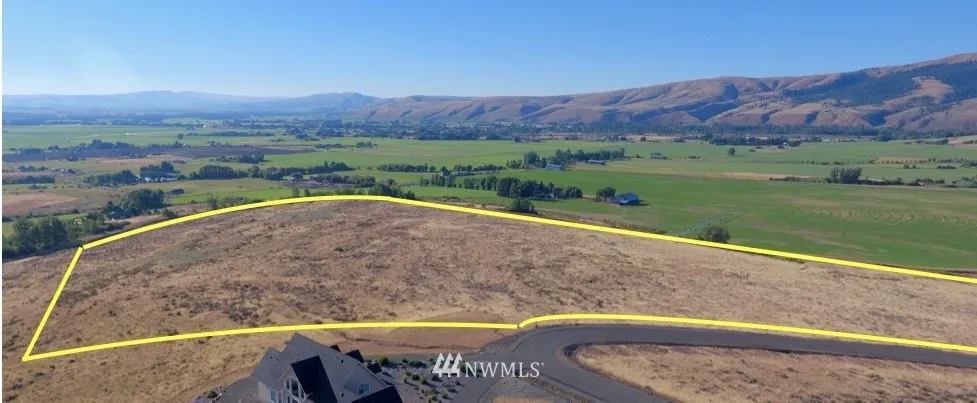 50.47 acres overlooking the beautiful valley and Manastash areas. Lines show approximate lot boundaries