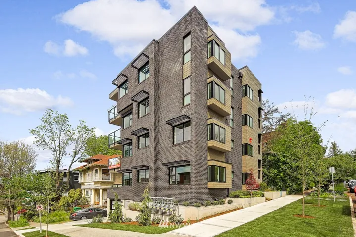 Beautiful new construction 6 unit boutique condominium.