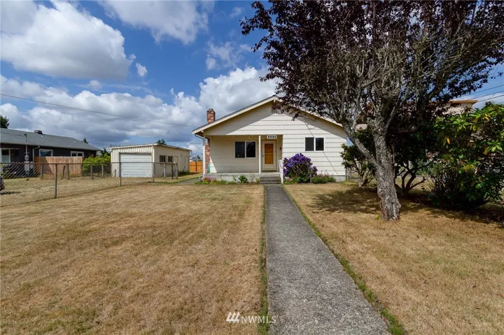 Adorable 1927 Craftsman welcomes you home!