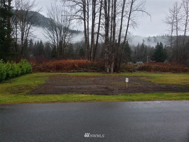 LOT 4 ~level, ready to build ~ doesn't get an easier than this!