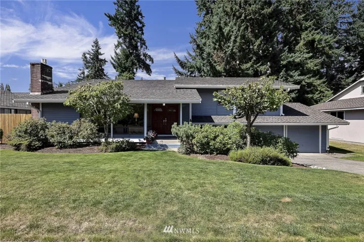 This beautiful home located on the 9th hole of Fairwood Country Club boasts a remolded 3070 sq ft, with 4 bedrooms plus den.