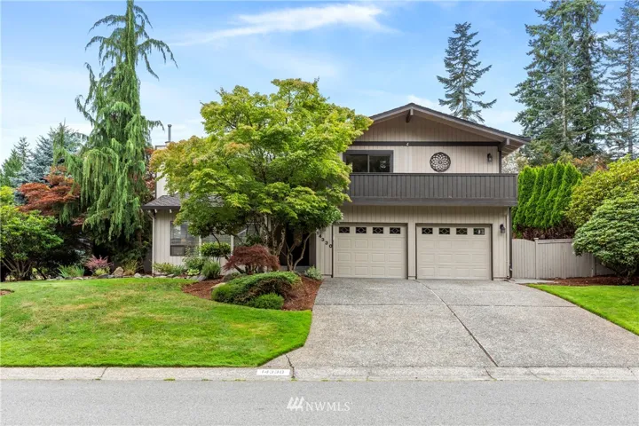 5 bedroom home in Vine Maple!