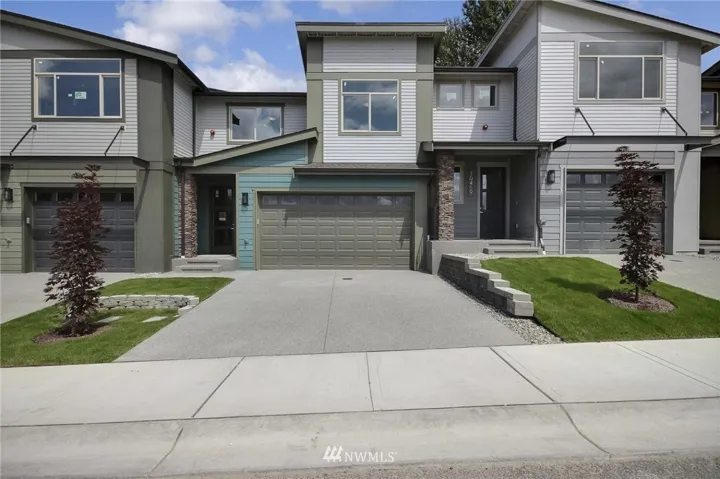 Good size Driveway and 2 car garage!