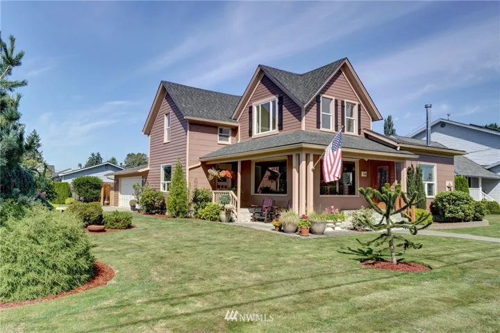 Gorgeous remodel on this 1900's home in Downtown Puyallup.  Ideal location minutes away from all the amenities & activities.