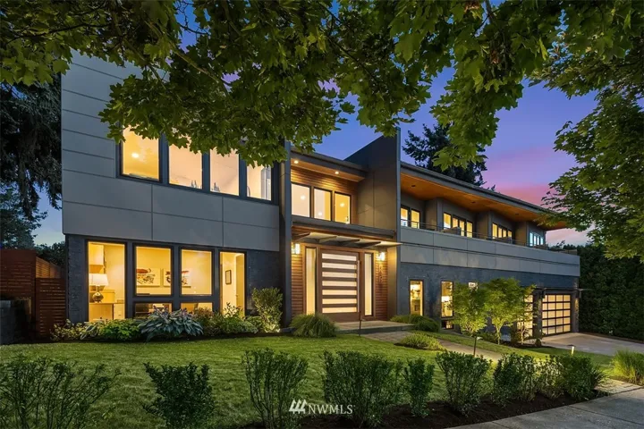 Distinctive and stylish: A contemporary masterpiece brilliantly located in the coveted Houghton neighborhood of Kirkland. Exquisite design, artistic elements, and modern technology create the perfect backdrop for easy entertaining and comfortable living in this spacious, welcoming home.