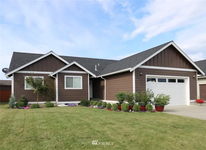 Welcome to 410 Amareen Ct - a lovely home in a fantastic neighborhood.