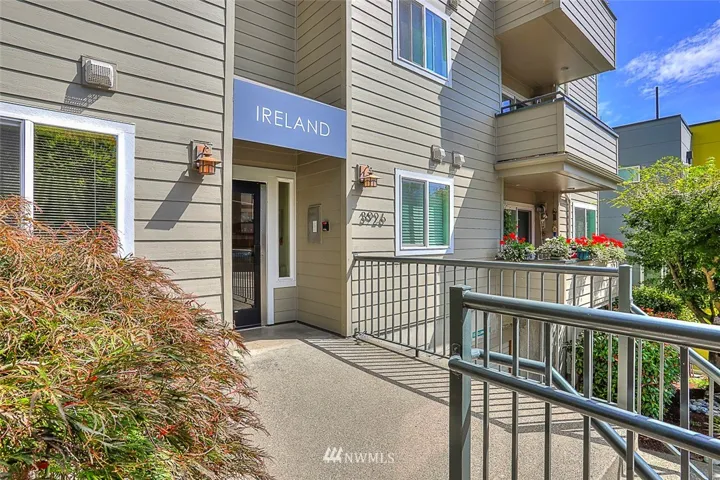 Welcome to Ireland Condominium located one block from the Burke-Gilman Trail.