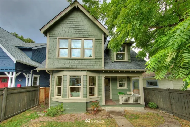 1212 North Steele