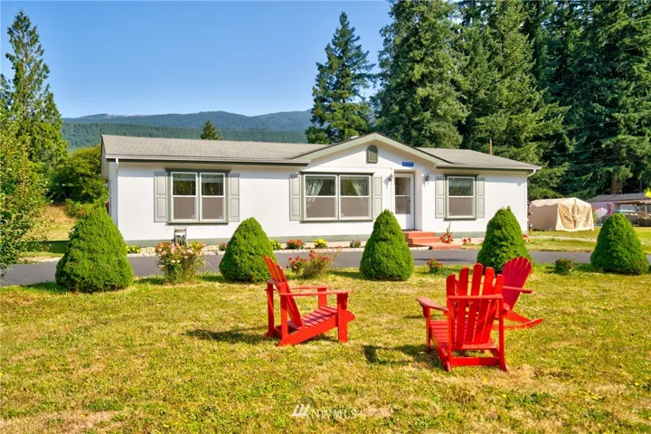 Very well maintained home, ready for you to enjoy!