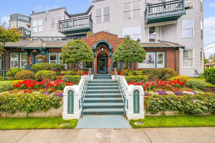 Alexander Court condos, Alki beach living right outside your door!