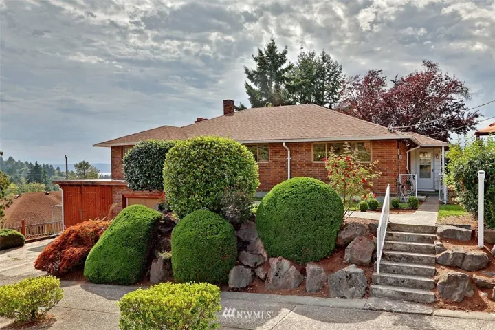Welcome Home.  Outstanding Fauntlee Hills classic brick home.  Nice view, great location.  You're going to love to live here.