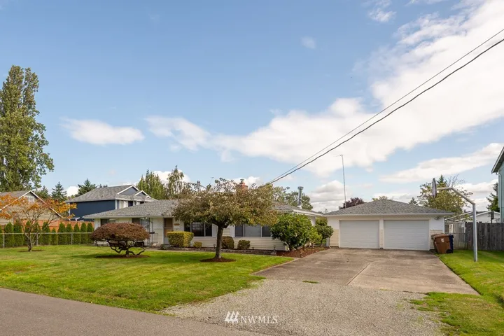 Nice rambler on 12000 sq ft,