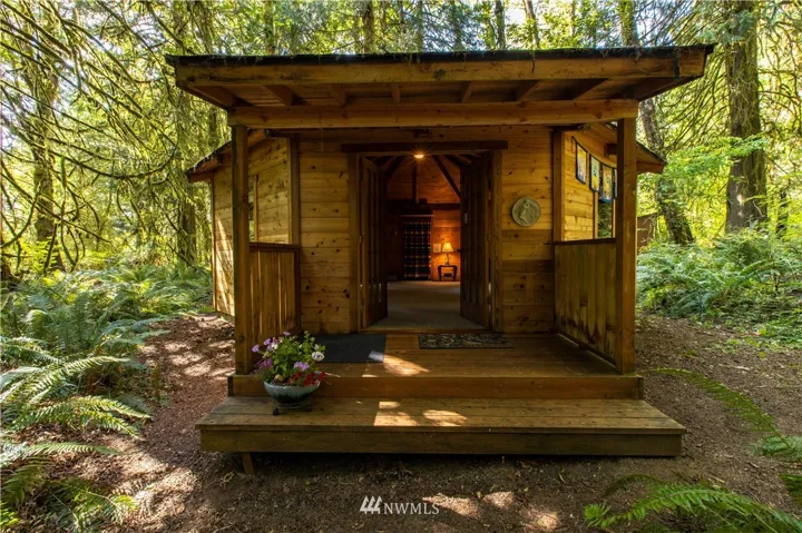 Apx. 600 sq. ft. octagon is amazing inside out and cedar built.