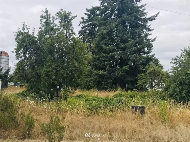 Opportunity Knocks! Shy 1 acre parcel right outside city limits with no wetlands and no CCR's!