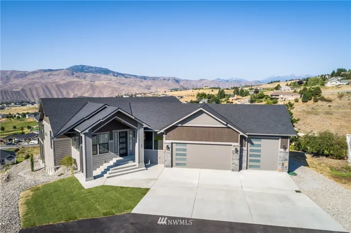 Spectacular 3,571 Sq Ft Daylight Rambler
