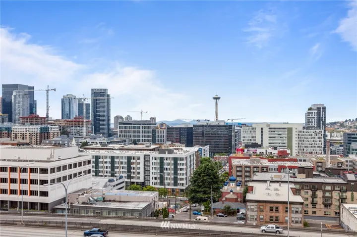 Amazing Space Needle, Lake Union, Olympic Mountain, Peek-a-boo Puget  sound and panoramic city view!