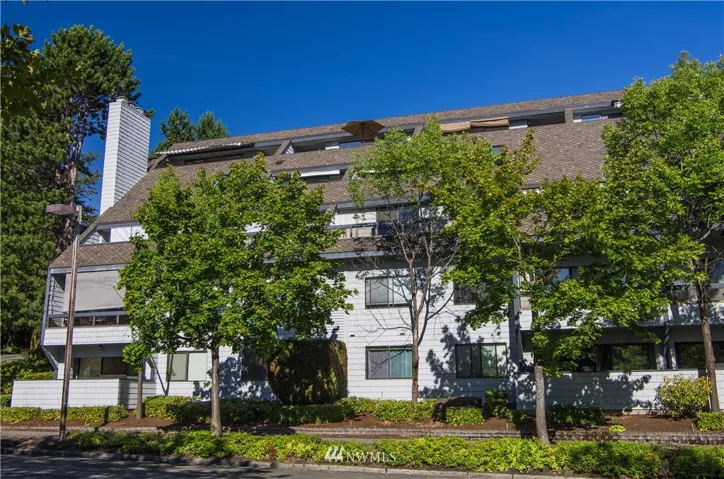 Landmark Villa is conveniently located in downtown Mercer Island on a quiet tree-lined street with easy access to the freeway,  & walking distance to all the conveniences of downtown living. It's a secure, concrete construction building with secure garage parking.