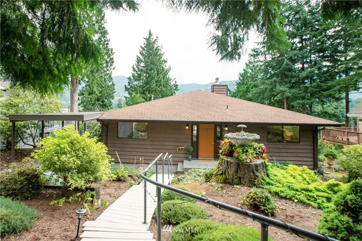 Welcome to 44 Windward Drive!