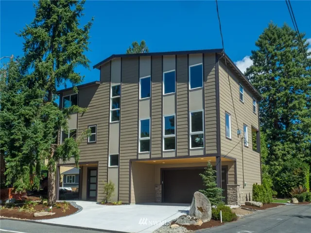 8ft Door Lighted Formal Entry onto Tile Floors opens to Unique 3Br,4.25 Ba 3247sqft Modern Home set on Lg Level Parcel.Highlights:Entertainment Sized Great Room w/Gas Fireplace,Big Windows,&8ft Slider Access to Lg Deck.Lg Dining Area Accommodates an XL-Dining Set.Chef's Kit has Lots of Cabinets,Quartz Counters,Full Subway Tile Backsplash,&Stainless Appliances.Main Floor Den.Luxurious Master Suite w/¾ En-Suite&Walk-in Closet.Two Additional Bedrooms w/Full Baths.Lots of Hardwood Floors,Economical Gas Utilities,and More!