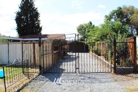 Entry Rod-Iron gate