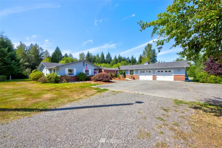 Large ramble on 5.4 acres of flat ground.