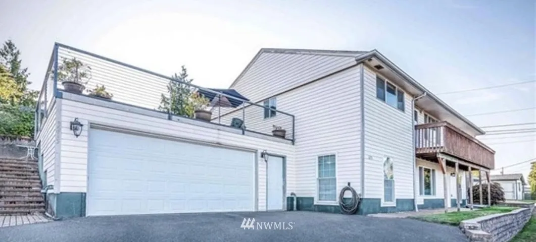 Two Entrances. One Upper And One Lower.