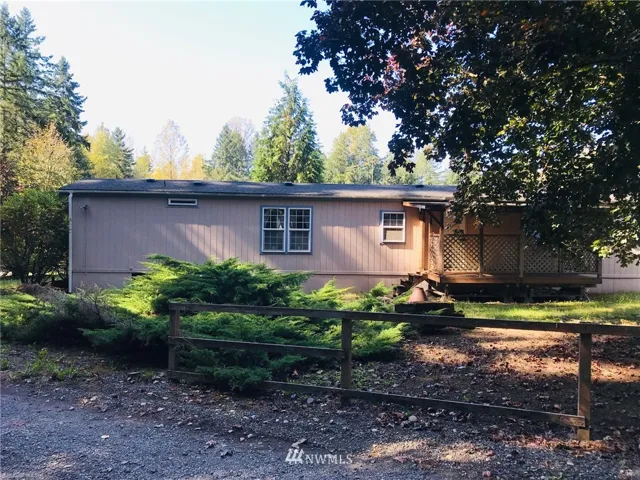 Park is in great central location to Yelm, Spanaway and Puyallup. Easy access to Hwy 702.