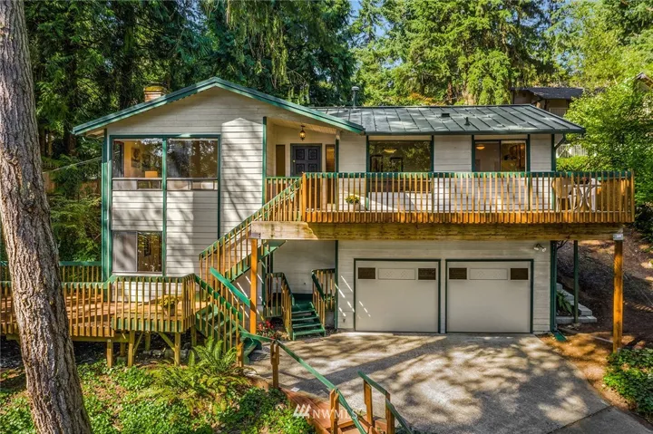 Close in Bellevue. Two story 4 bedroom 3 bath home with multi-level Trex deck. Separate entrance into family room on lower floor.