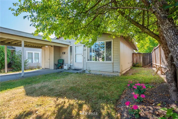 Sweet little rambler in the Roosevelt neighborhood, centrally located!