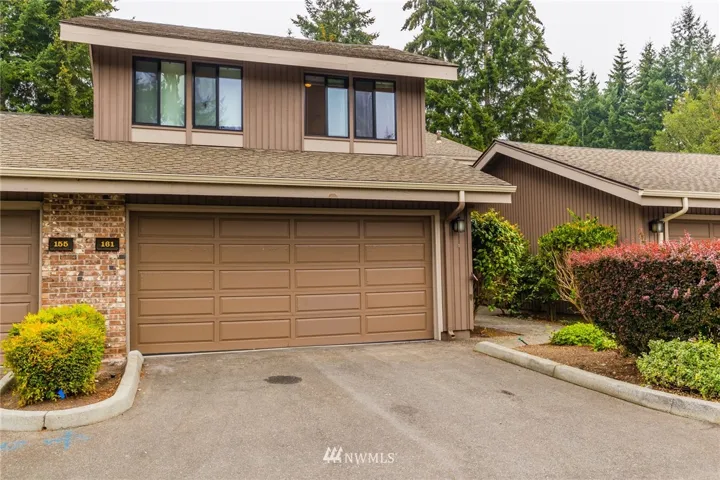 Exceptional location, Minutes to Downtown Bellevue, Shopping, Freeways, Restaurants, Sammamish High School etc