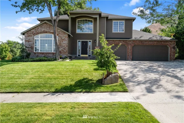 Elegant 2,150 sq ft 2 story home