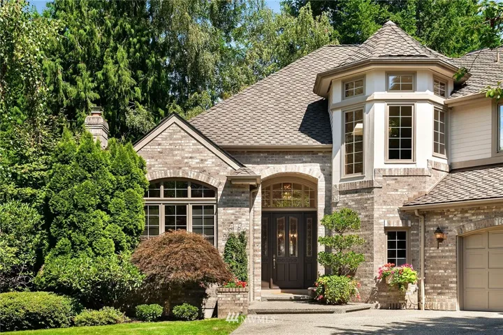 Elegant Burnstead Home located on one of the most beautiful Cul-de-sacs in Tuscany Neighborhood