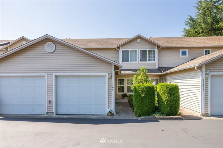 Wonderful neighborhood of Northridge Condos in the Puyallup Valley, just minutes from town and with fantastic commuter access.