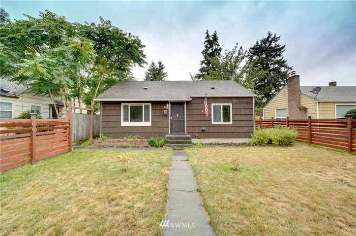 At 768 sq feet this 2 bedroom 1 bath home is perfect for those who want a smaller, yet comfortable size.