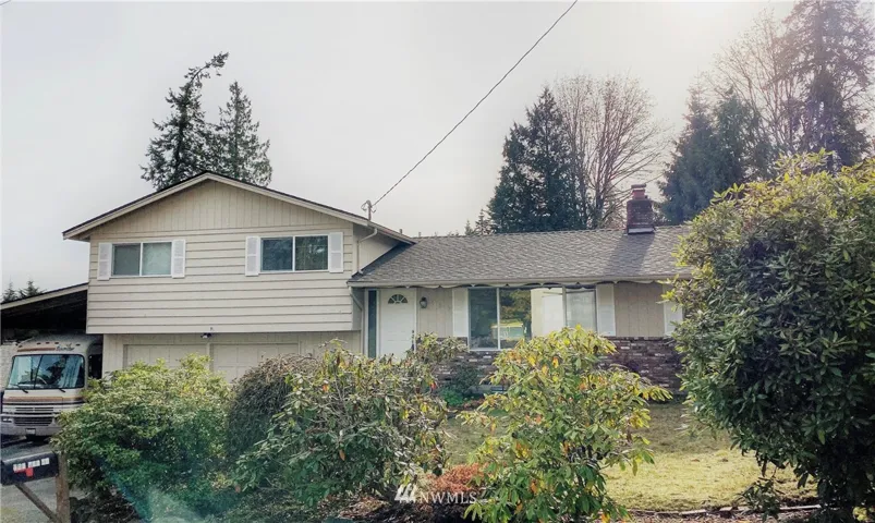 Wonderful family home. This photo shows the new roof.
