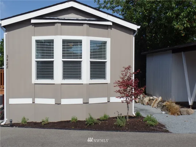 2019 NEW Fleetwood 2 bedroom 1 full bath with side porch.