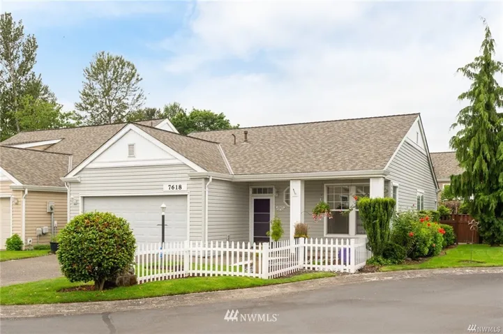 Wonderful one level living with no steps! Well maintained complex.