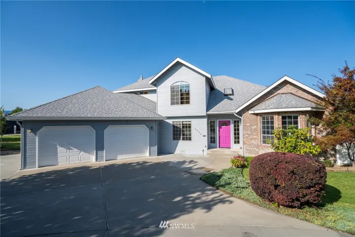 Circular Driveway Welcomes You Home!