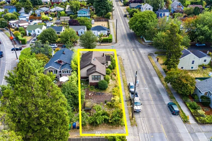 Notice the alley access at the bottom of this picture (West side of property), property lines approximate.