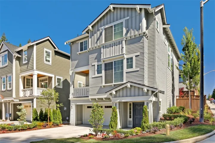 The SIDNEY features 4 bdrms, 3.5 ba, covered entry opens to elegant foyer w/access to private 1st floor bdrm w/ba; great rm w/stunning frplc opens to exquisite kitchen that includes 2 pantries & lrg center island w/breakfast bar; lrg dining rm w/elegant windows; master has dual vanities, soaking tub, separate shower & generous walk-in closet.