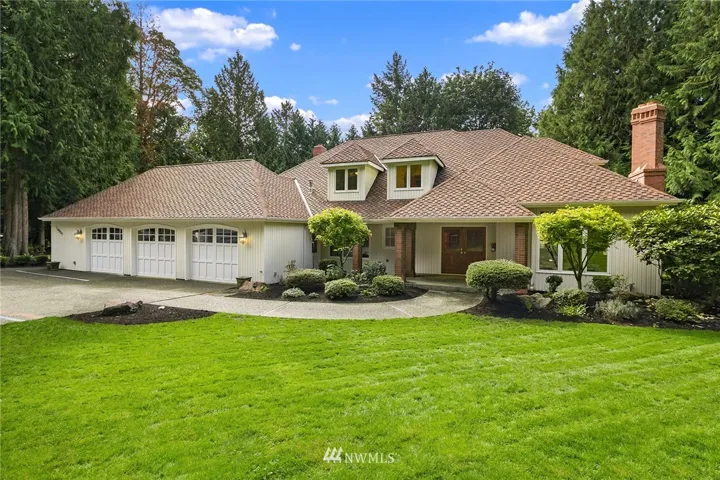 Elegant Hollywood Hill 2 story with 3 bedrooms plus den & bonus, 3.25 baths and a 3-car garage.  Custom remodel and addition done in 2005.