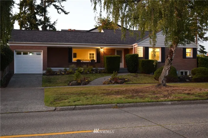 Updated Brick Magnolia Home, Close to Everything!