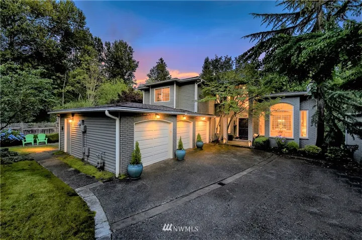 Welcome home to this 4500 sq ft , 4 bed/ 2 offices/ bonus room/theater room/3.5 bath home situated East of Market on a 9400 sq ft lot. This home backs to a greenbelt and is steps away to the corridor trail.