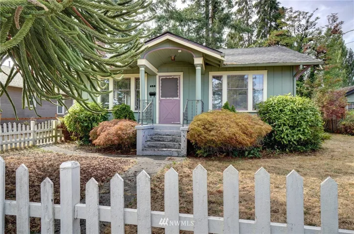 Welcome home to this charmer!